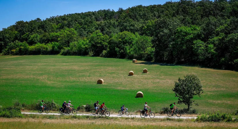 Stoplinyomon két keréken: Balaton-felvidéki Hátsó füves-biciklitúra