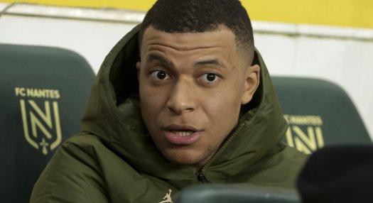 Egyre közelebb a madridi bejelentés, Mbappé mégis Barcelonában járt