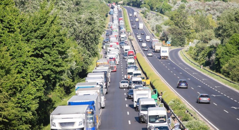 Dugóból dugóba – egymást érik a balesetek az M7-esen, komoly torlódások alakultak ki a Balatontól Budapest felé