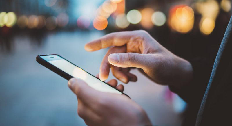Feltört telefon, nyereményjáték, pénzmosás