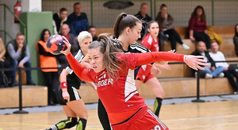 Eszterházy SC: Alaxai, Babinszky és Utasi az ellenfélnél