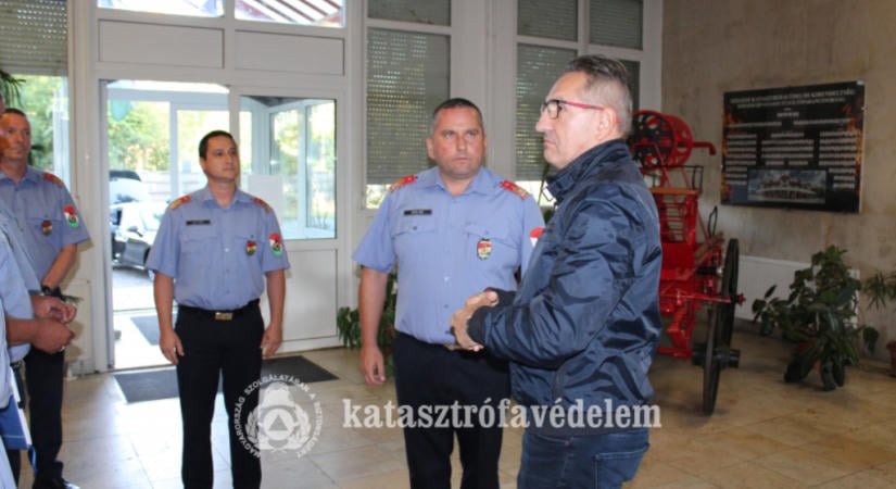 A tűzoltóknál járt a rendészeti államtitkár