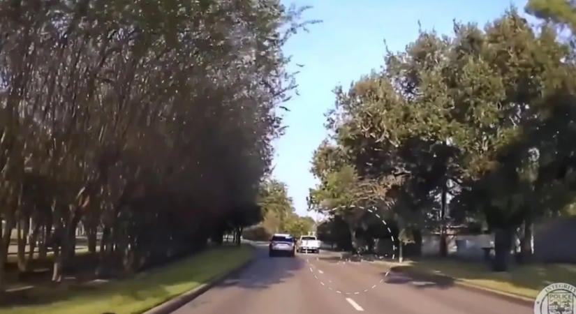 Elképesztő rendőrségi üldözés: pénzt dobált ki az autó ablakán a gyanúsított