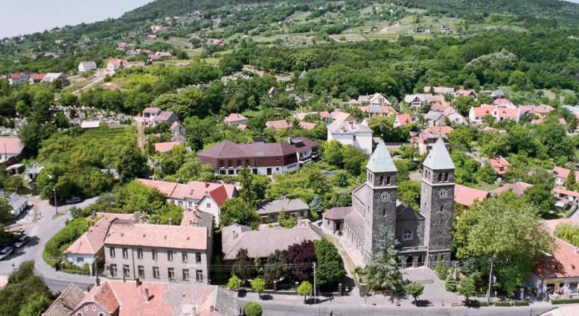 Változtatási tilalmat rendeltek el egy Balaton-parti városban