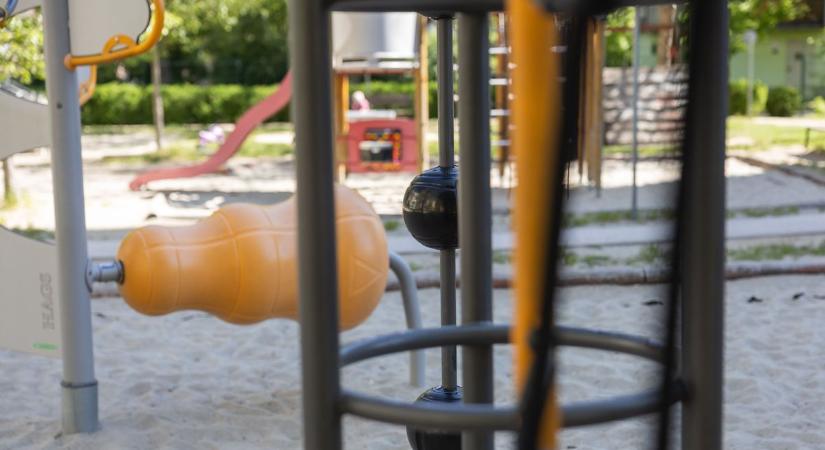 16 éves fiú gyújtogatott a tatabányai játszótéren, majd otthagyták a tüzet
