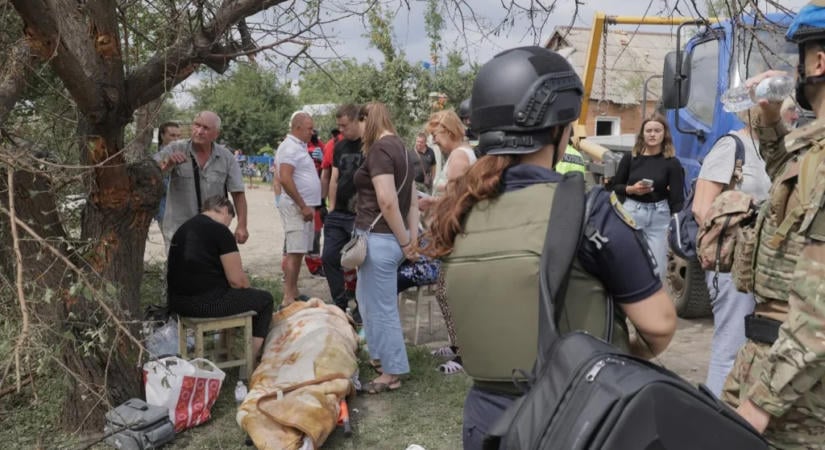 Menekülniük kell a harkivi családoknak