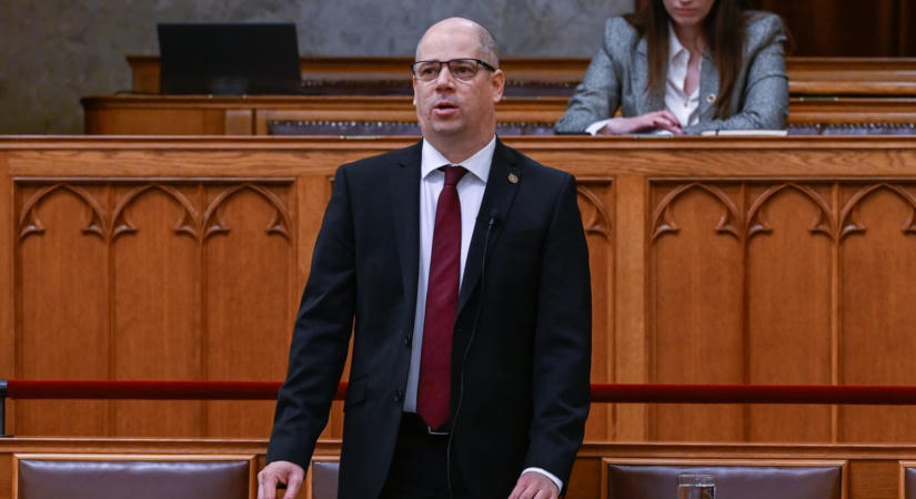 Még mindig Fidesz-közeli kommunikátorok képzik az ügyészségi szóvivőket