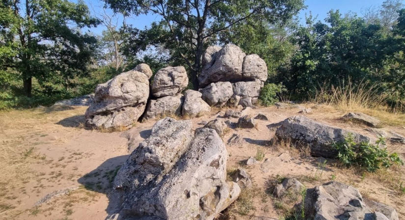 Egy tenger, ahol nem úszni, hanem mászni lehet a sziklák között a Balaton-felvidéken ( galéria)