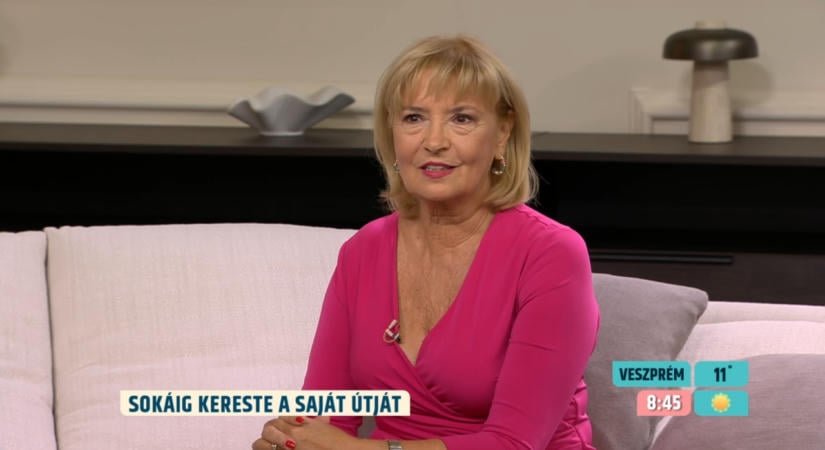 „Nagyon örülök, hogy itt tartok, ahol tartok” – Ábrahám Edit a nagymamaságról és a színházról