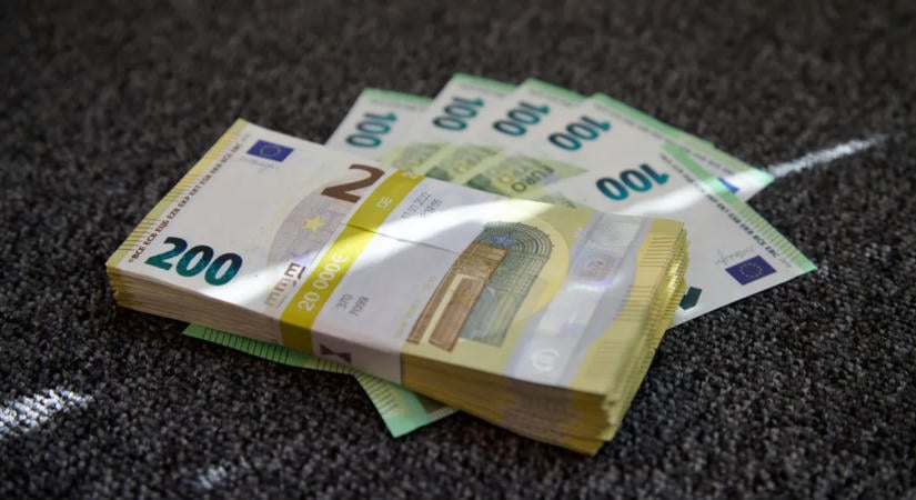 Óriási sikkasztási botrány az állami lottónál – luxustáskák, arany és készpénz került elő