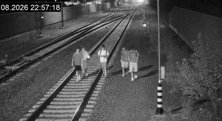 Öt fiatalt keresnek a debreceni rendőrök