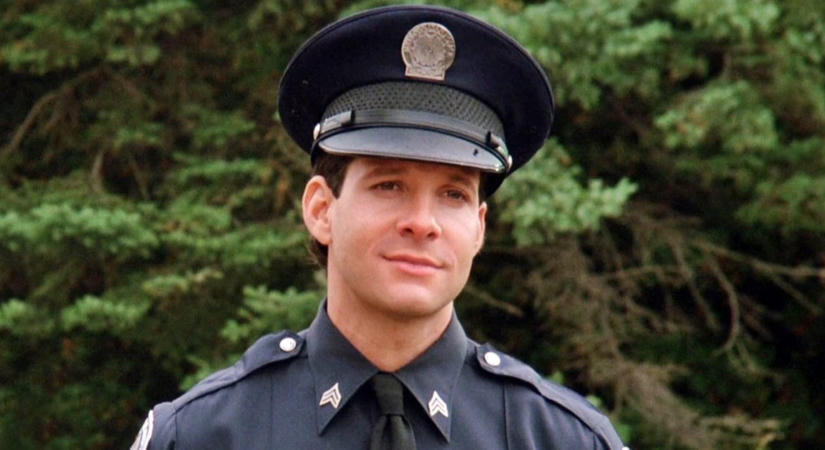 68 éves a Rendőrakadémia sztárja – Így néz ki most Steve Guttenberg
