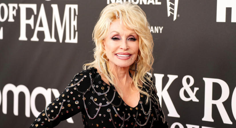 Meghalt Dolly Parton – Néhány nappal ezelőtt még a gyógyulásáról mesélt