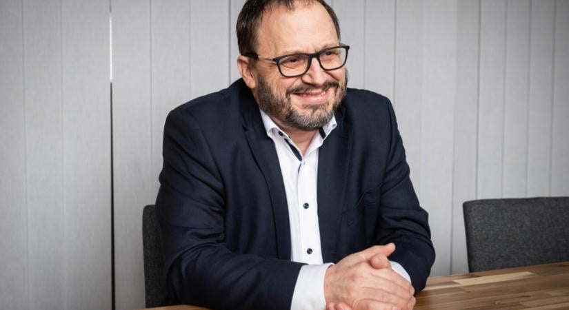 Kármán András: El kell szomorítanom a bukott miniszterelnököt, a gazdaságot sikerült stabilizálnunk