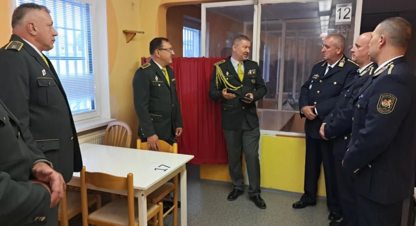 Szlovák kitüntetést kapott a Sátoraljaújhelyi Fegyház és Börtön parancsnoka