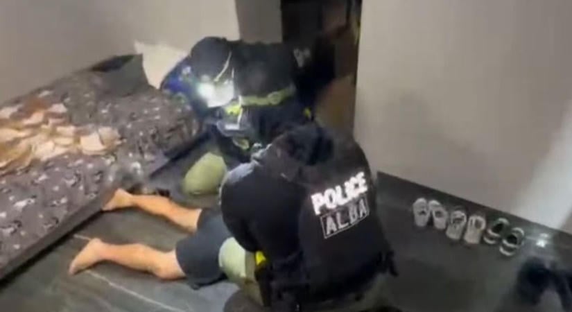 Rajtaütés Fejérben: több száz gramm kábítószert találtak (videó)