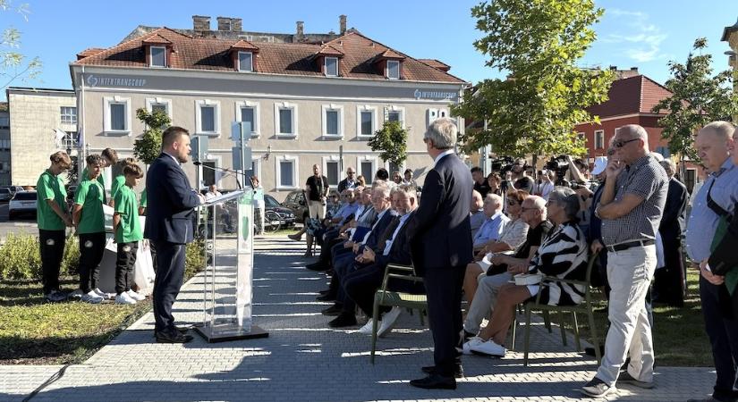 Palotai Károly emlékoszlopot avattak Győrben