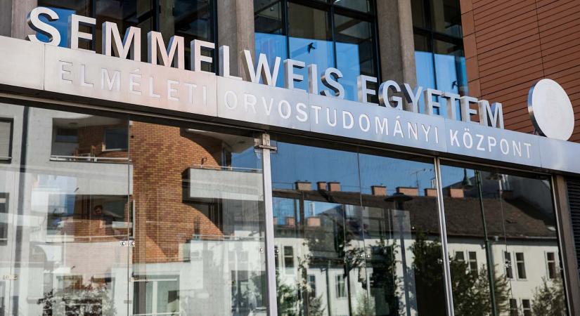 Rendőrök lepték el a Semmelweis Egyetem klinikáját: gyógyszerkísérlet miatt nyomoznak