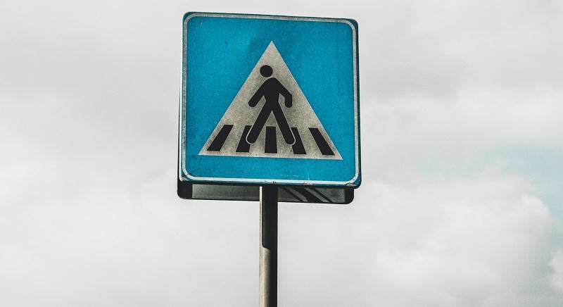 Halálra gázoltak egy nőt a gyalogos-átkelőhelyen