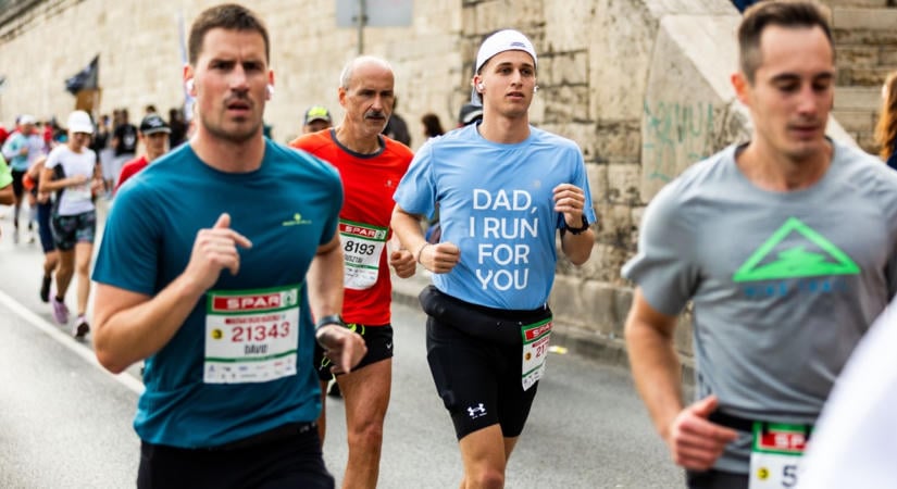 „Apa, érted futok” – 30 kilométert teljesített Hankó Balázs fia a maratonon