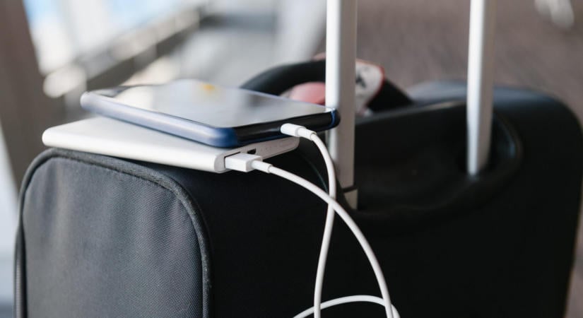 Powerbank a fedélzeten? Fontos kérdésekről egyeztetnek a légitársaságok