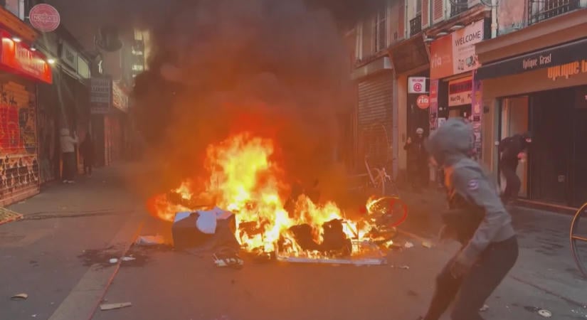 Lángok és fosztogatás Párizs utcáin – a francia elnök a szélsőbaloldalt okolja
