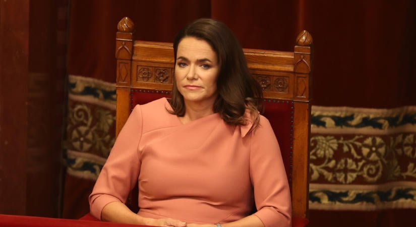 Novák Katalin még fényűzőbb koronázási ajándékot küldött volna III. Károlynak – újabb pikáns részletek derültek ki a magyar-brit lóbotrányról