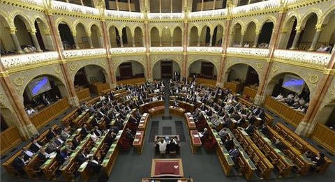 Visszaállíthatja a kötelező orvoskamarai tagságot a parlament