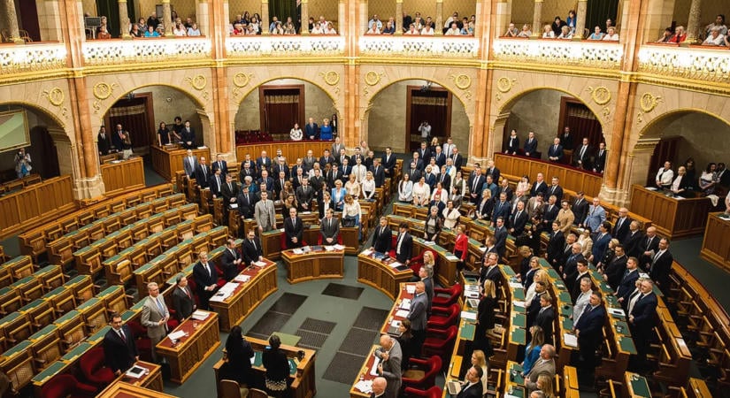 Hamarosan eldől Magyar Péter mentelmi jogának a sorsa – élőben az Országgyűlésből az Origón!