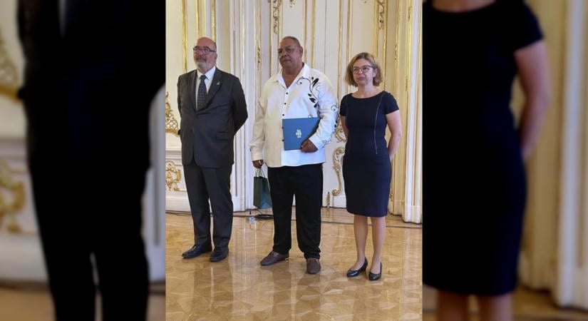 Év dolgozója elismerést kapott a józsefvárosi köztisztasági szakember