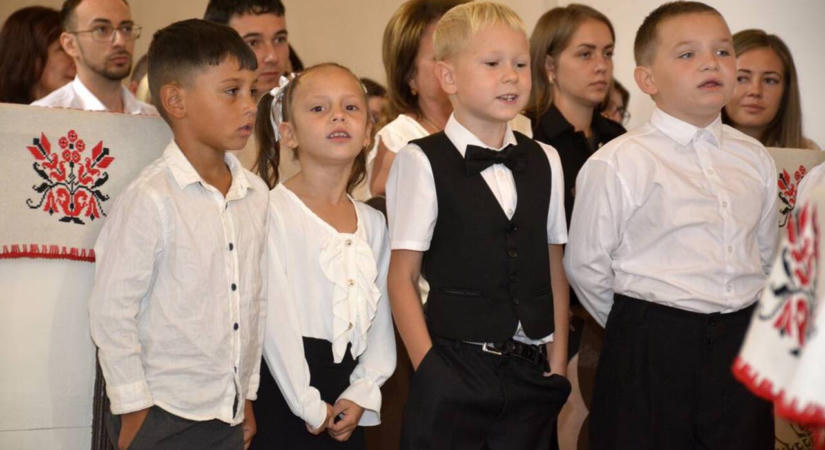 A Kárpátaljai Magyar Pedagógusszövetség központi tanévnyitó ünnepségén - Hittel és reménnyel a nehézségek közepette is