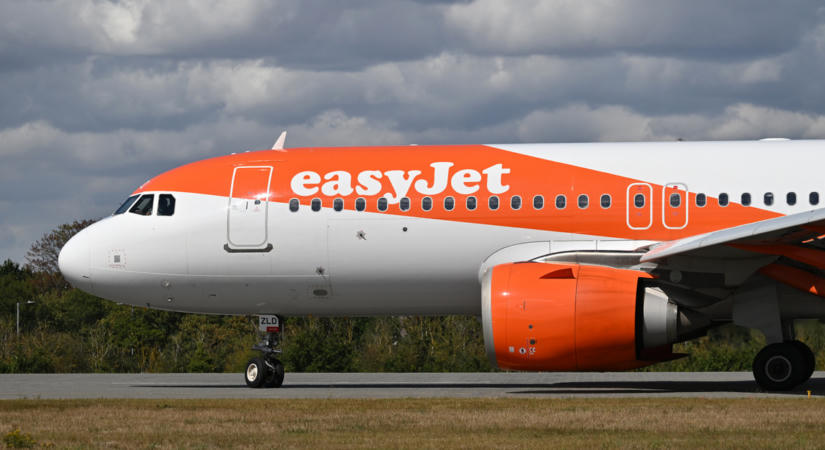 Tűz ütött ki az EasyJet repülőgépén egy utas figyelmetlensége miatt