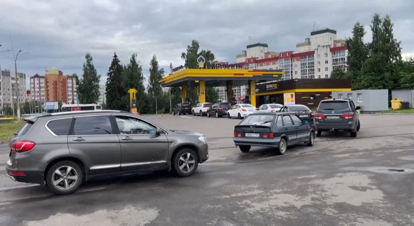 Már a benzinkutaknál is érzik az oroszok a háború árát, egyre nő az elégedetlenség az országban