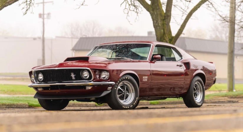 Legendás versenyautók sorakoznak Jack Roush garázsában