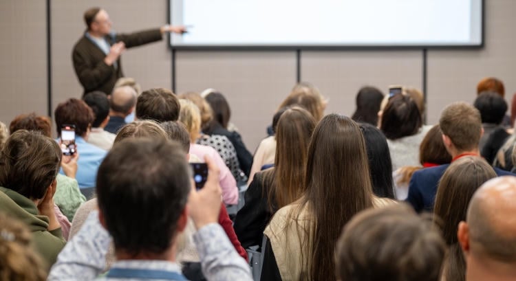 Váltóhiba? Nem, PPWR! – Itt a CSAOSZ őszi konferenciaprogramja