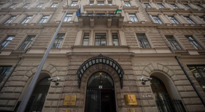 A köztársasági elnöknek írt levélben ítélte el Magyar Péter szavait az ÁSZ-elnök
