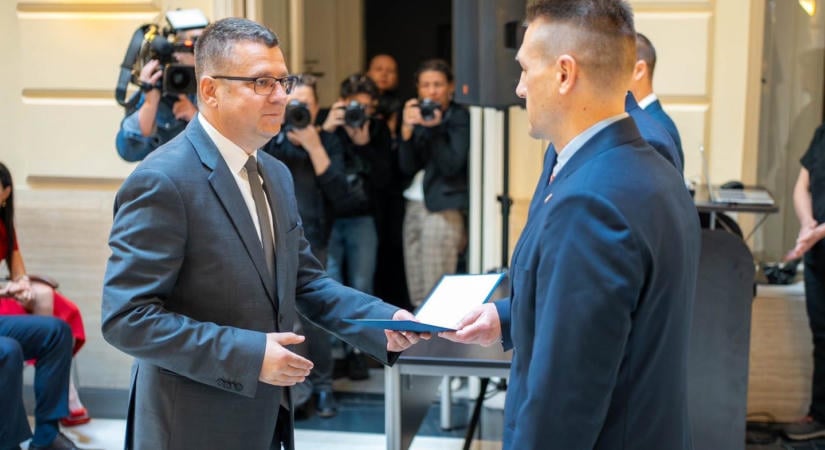 Korrupció a Volánbusznál: Orbán Viktor minisztere rács mögött, míg a gazdasági igazgató a NAV felső vezetésében