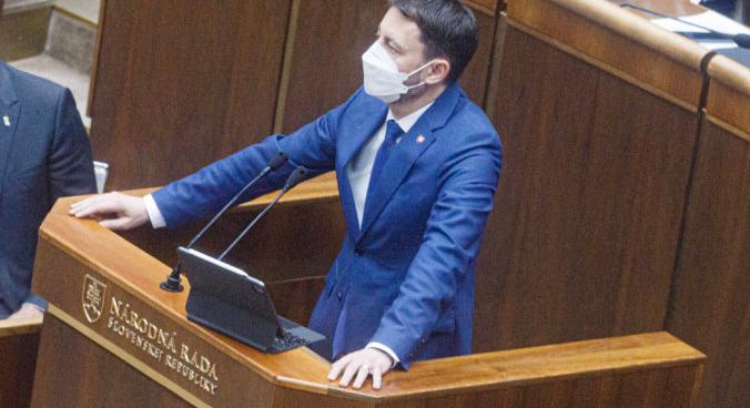 A paralment elfogadta a Heger-kormány programját