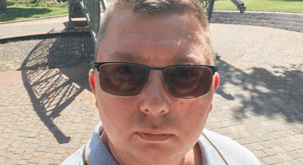 Elvitték a rendőrök Szakács István jobboldali influenszert