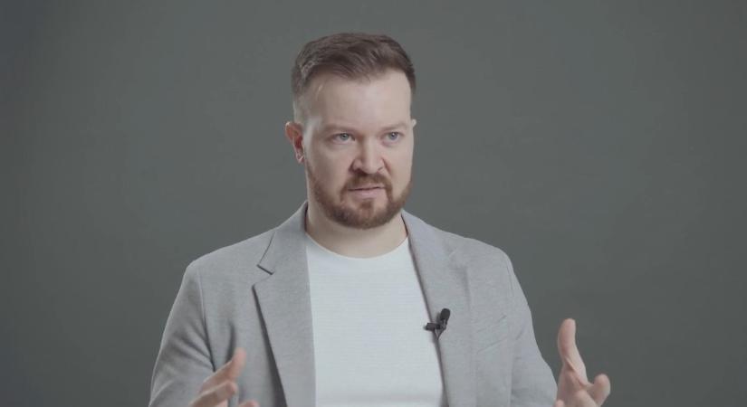 Villámkarrier: Szabó Bence három hét alatt három rangfokozatot ugrott, ráadásul a belügyminiszter új kabinetfőnöke lett