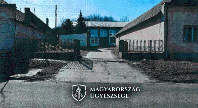 A régi lábatlani iskolából loptak