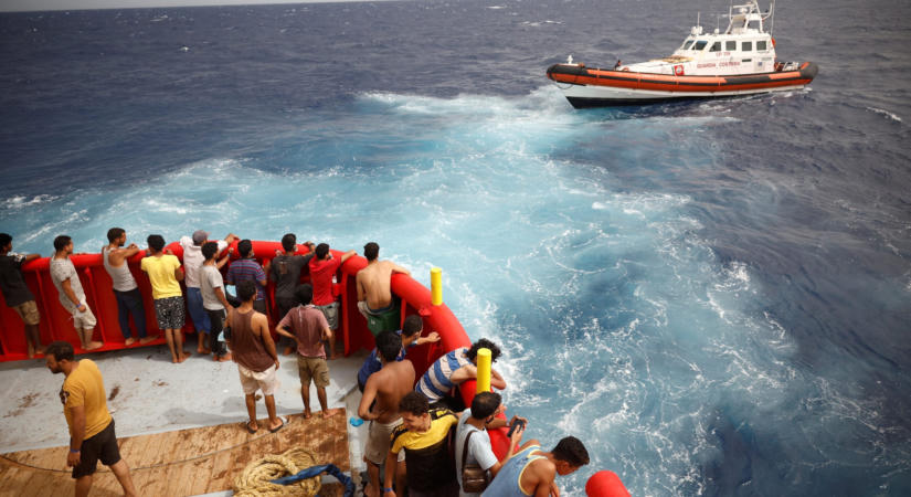 Újabb migránshullám érte el Krétát, több száz embert kellett kimenteni a tengerből
