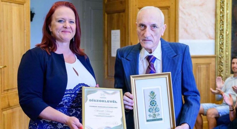 Csorna Szolgálatáért Díjat kapott a csornai bőrdíszműves mester, Horváth Károly
