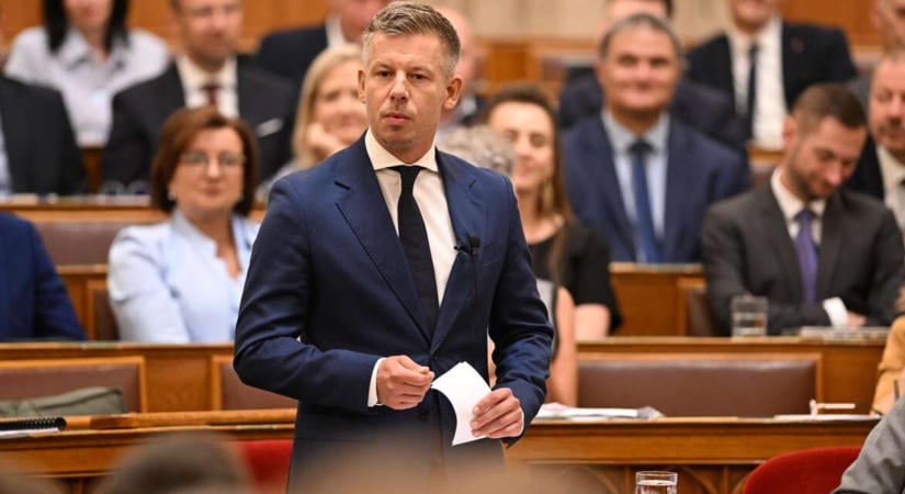 Megszavazták: Kikerülnek a melegellenes passzusok a gyerekvédelmi törvényből