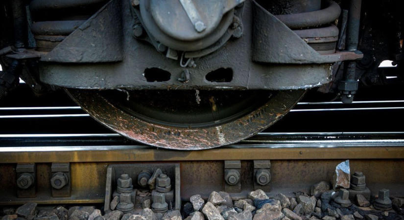 Halálos gázolás történt a pécsi fővonalon – leállt a vonatközlekedés Sárbogárd és Rétszilas között