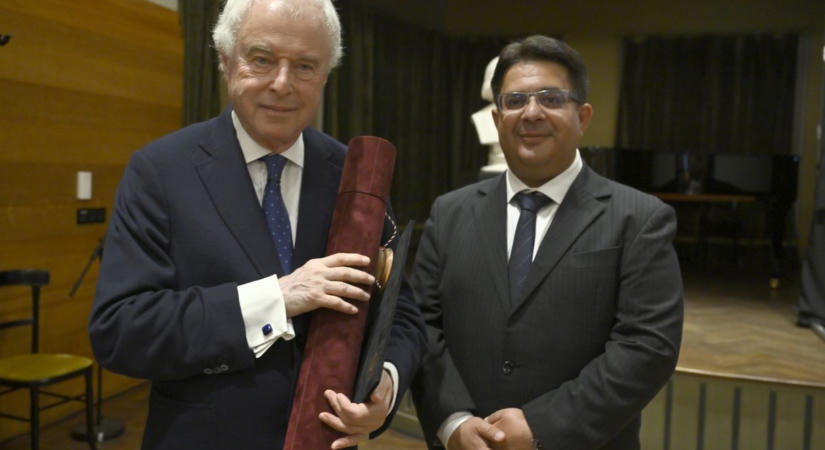 Díszdoktori címet kapott az Orbán-kormány bukása után visszatérő Schiff András a Zeneakadémiától