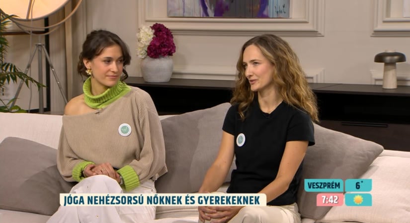 Látássérülteknek, hajléktalanoknak és mellrákból felépülőknek is tart ingyenes jógaórákat az AdniJóga Alapítvány