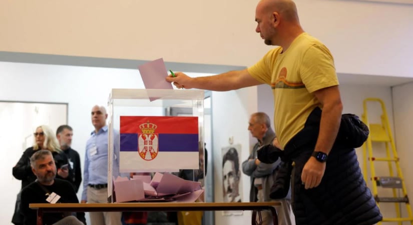 Jelentősen nőtt a részvételi arány a szerbiai választáson, számos szabálytalanságot jeleztek a megfigyelők