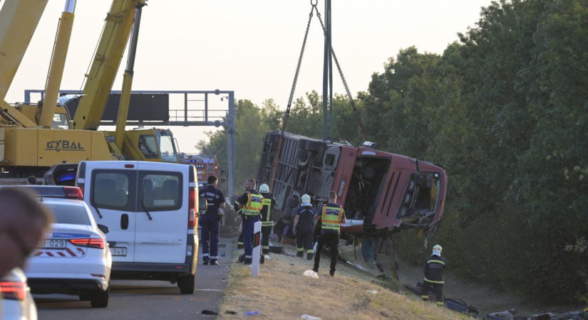 Itt az indok: ezért aludt el az M3-ason halálos buszbalesetet okozó lengyel sofőr