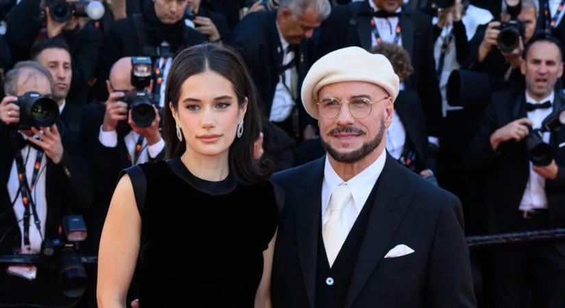 John Travolta gyönyörű lánya meghódította a párizsi kifutót: így festett Ella modellként